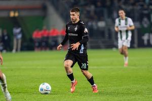 2026年博彩平台-德天空：西汉姆正计划在关窗前签下不莱梅中场施密德，谈判进行中